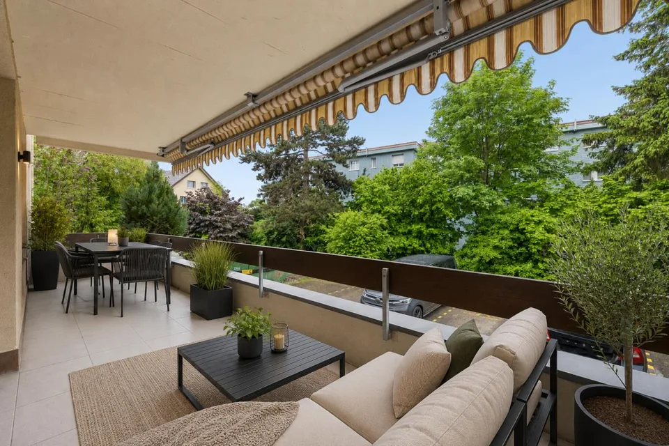 sanierte 4.0-Zimmerwohnung mit grossem Balkon an zentraler Lage (1....