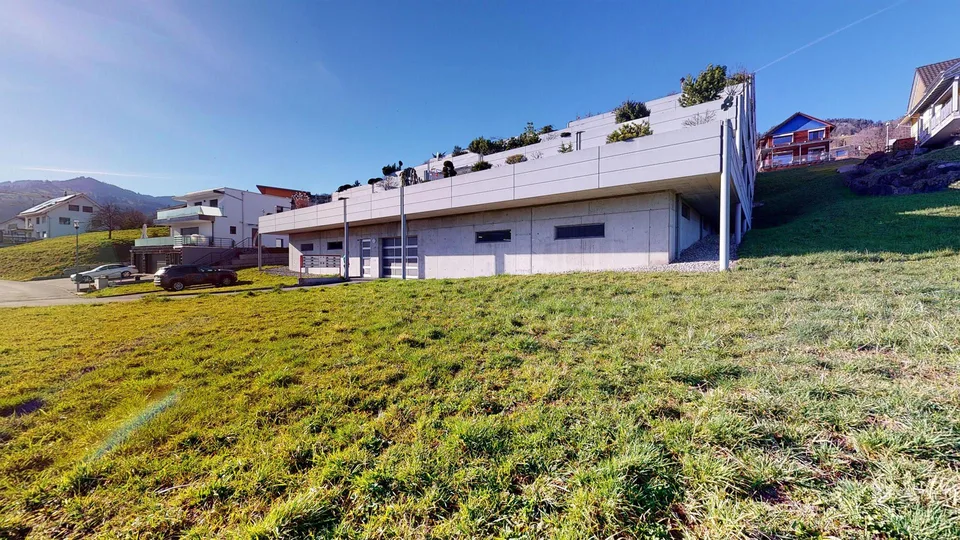 Moderne 4 1/2-Zimmer Terrassenwohnung mit 180° Bergsicht – Foto 26 von 29