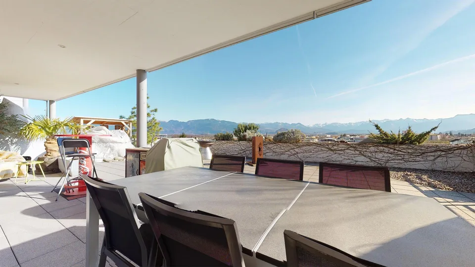 Moderne 4 1/2-Zimmer Terrassenwohnung mit 180° Bergsicht – Foto 3 von 29