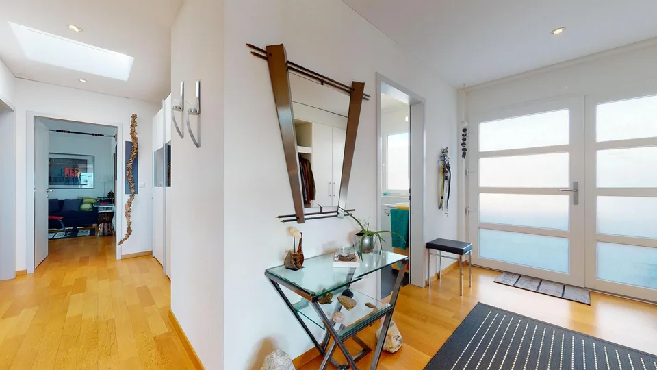 Moderne 4 1/2-Zimmer Terrassenwohnung mit 180° Bergsicht – Foto 11 von 29