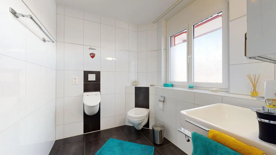 Moderne 4 1/2-Zimmer Terrassenwohnung mit 180° Bergsicht – Foto 20 von 29