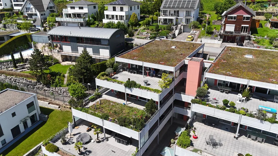 Moderne 4 1/2-Zimmer Terrassenwohnung mit 180° Bergsicht – Foto 28 von 29