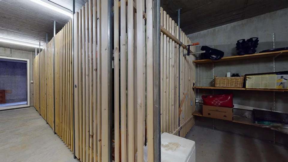 Moderne 4 1/2-Zimmer Terrassenwohnung mit 180° Bergsicht – Foto 25 von 29