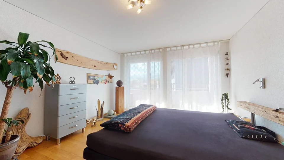Moderne 4 1/2-Zimmer Terrassenwohnung mit 180° Bergsicht – Foto 12 von 29