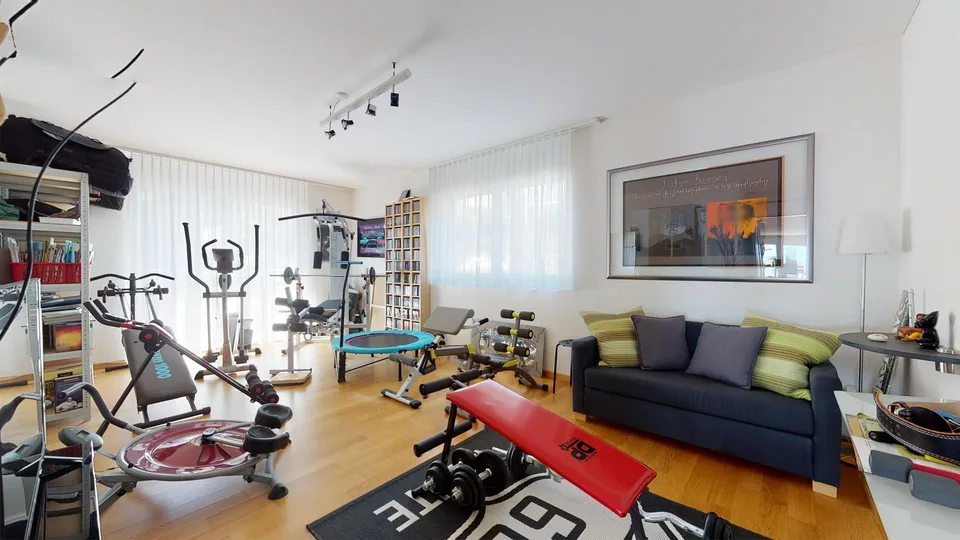 Moderne 4 1/2-Zimmer Terrassenwohnung mit 180° Bergsicht – Foto 17 von 29