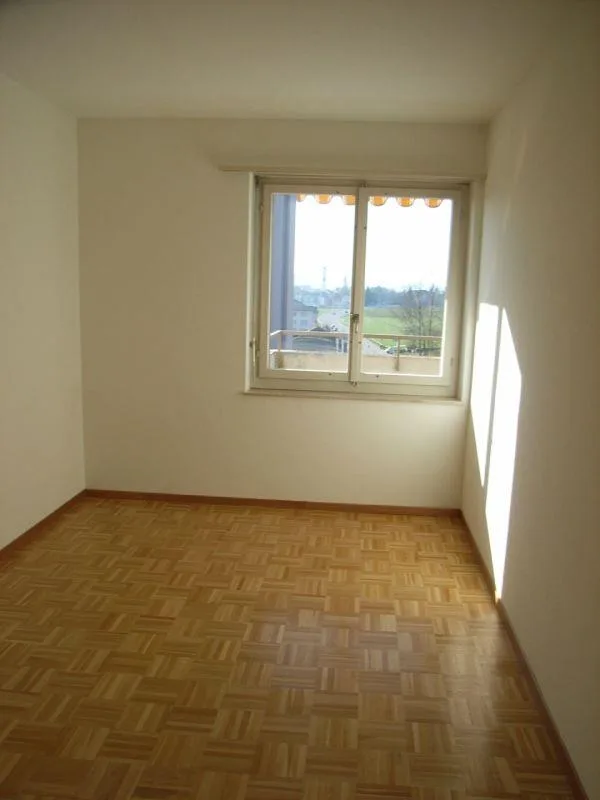 schöne, helle 3.5 Zimmerwohnung mit toller Aussicht – photo 9 sur 15