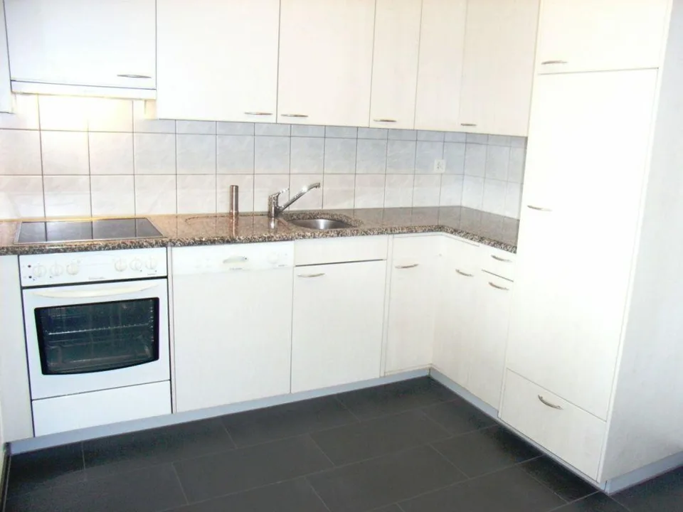 schöne, helle 3.5 Zimmerwohnung mit toller Aussicht – photo 2 sur 15