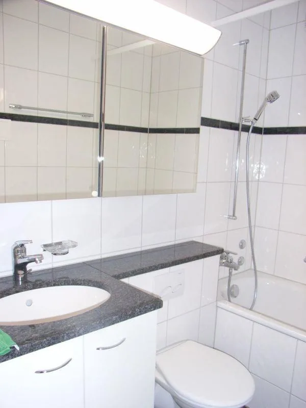 schöne, helle 3.5 Zimmerwohnung mit toller Aussicht – photo 3 sur 15