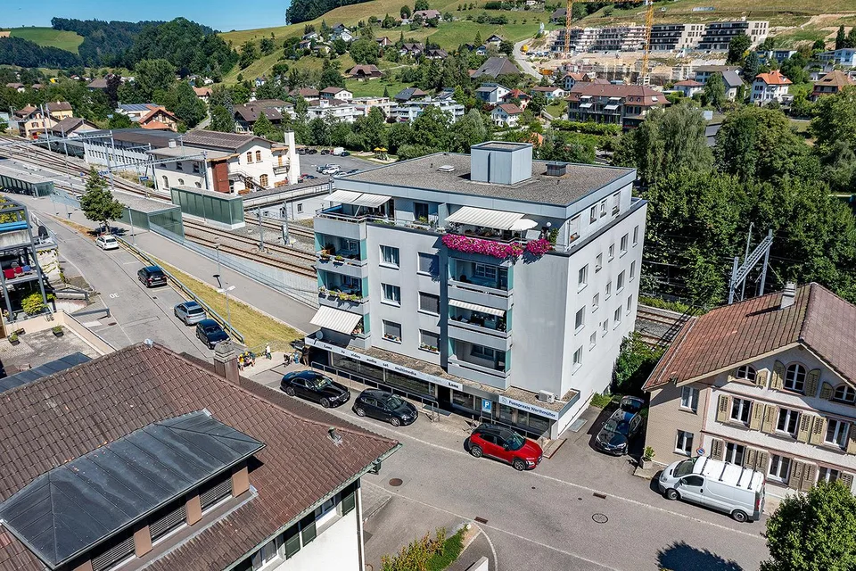 Grosse und neuwertige 3.5-Zimmer-Wohnung zu vermieten