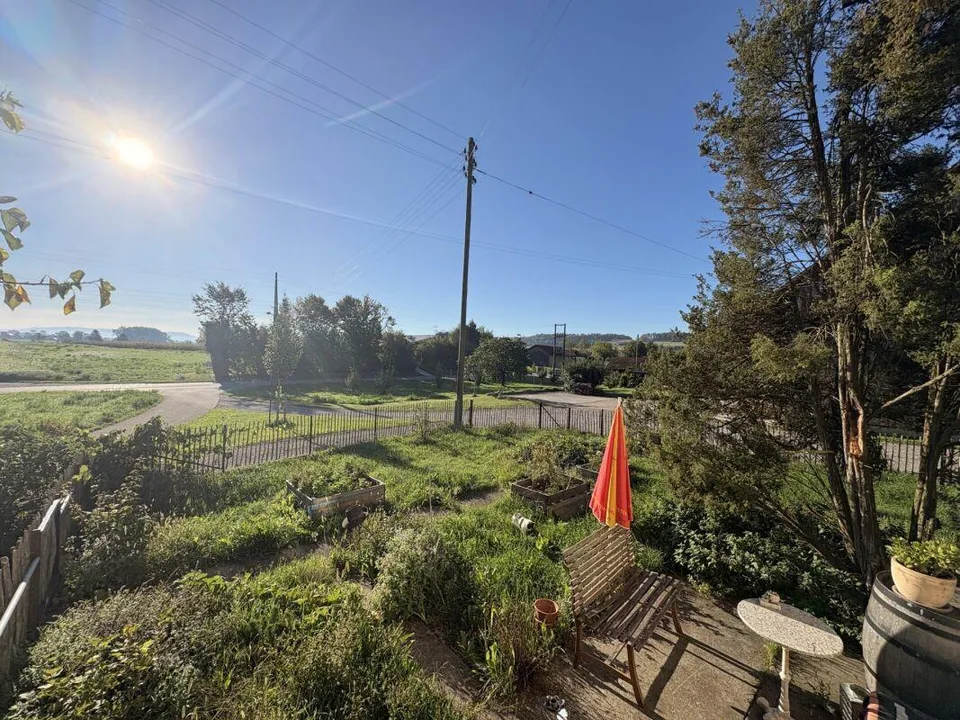 Charming 9.5-room farmhouse with large garden
