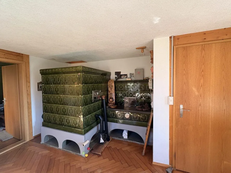 Charming 9.5-room farmhouse with large garden