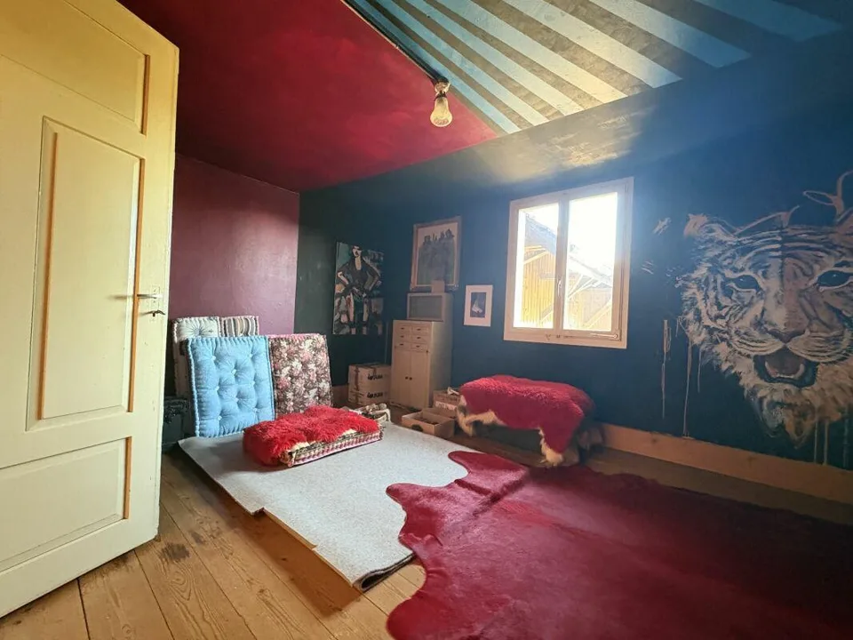 Charming 9.5-room farmhouse with large garden