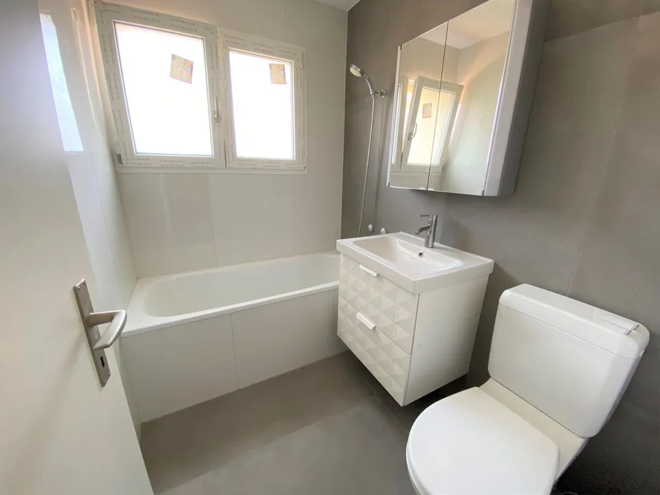 Charmante 2.5-Zimmer-Wohnung mit Balkon in der Stadt Bern – Foto 4 von 9