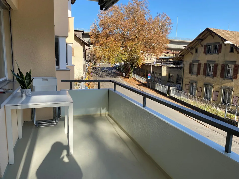 Charmante 2.5-Zimmer-Wohnung mit Balkon in der Stadt Bern – Foto 8 von 9