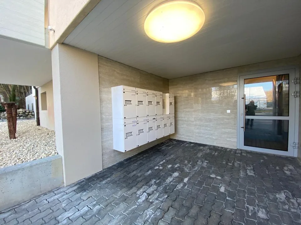 Charmante 2.5-Zimmer-Wohnung mit Balkon in der Stadt Bern – Foto 2 von 9