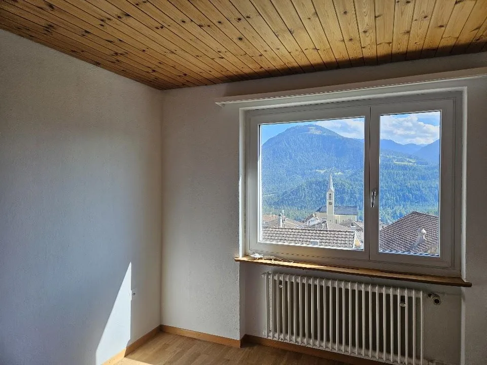 4 1/2 Zimmer, frisch renoviert, zentral, ruhig, wunderschöne Aussicht