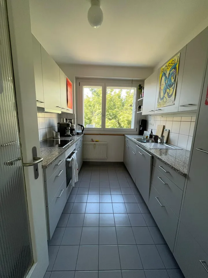 Helle, grosszügige 4-Zimmer-Wohnung an ruhiger Lage – Foto 9 von 12