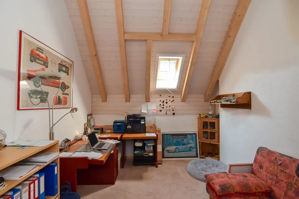 Grosszügige Maisonette-Wohnung mit schöner Aussicht an zentraler Lage – foto 12 di 13
