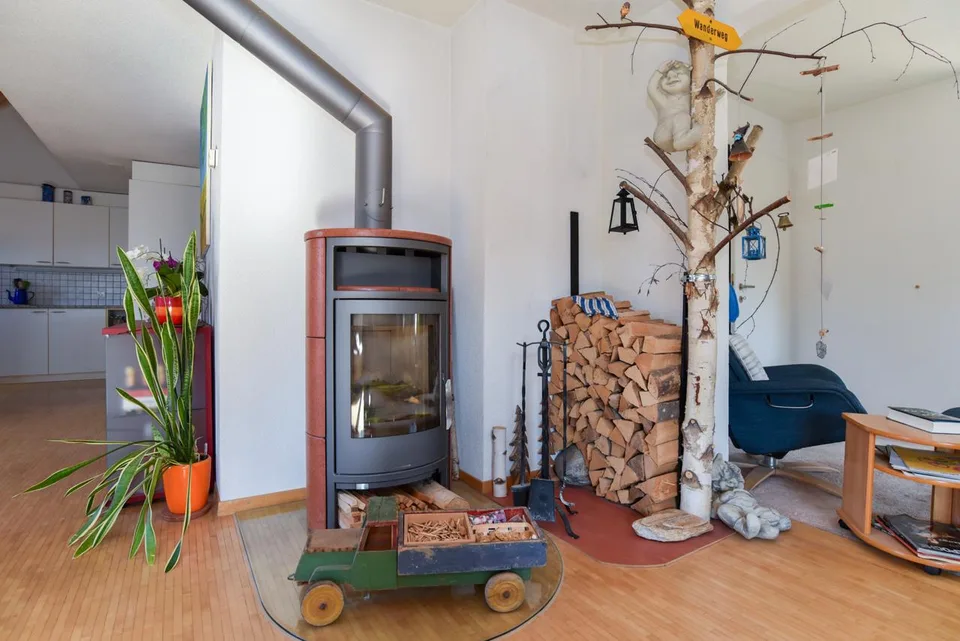 Grosszügige Maisonette-Wohnung mit schöner Aussicht an zentraler Lage – foto 4 di 13