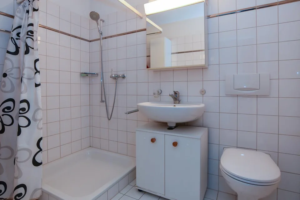Grosszügige Maisonette-Wohnung mit schöner Aussicht an zentraler Lage – foto 13 di 13