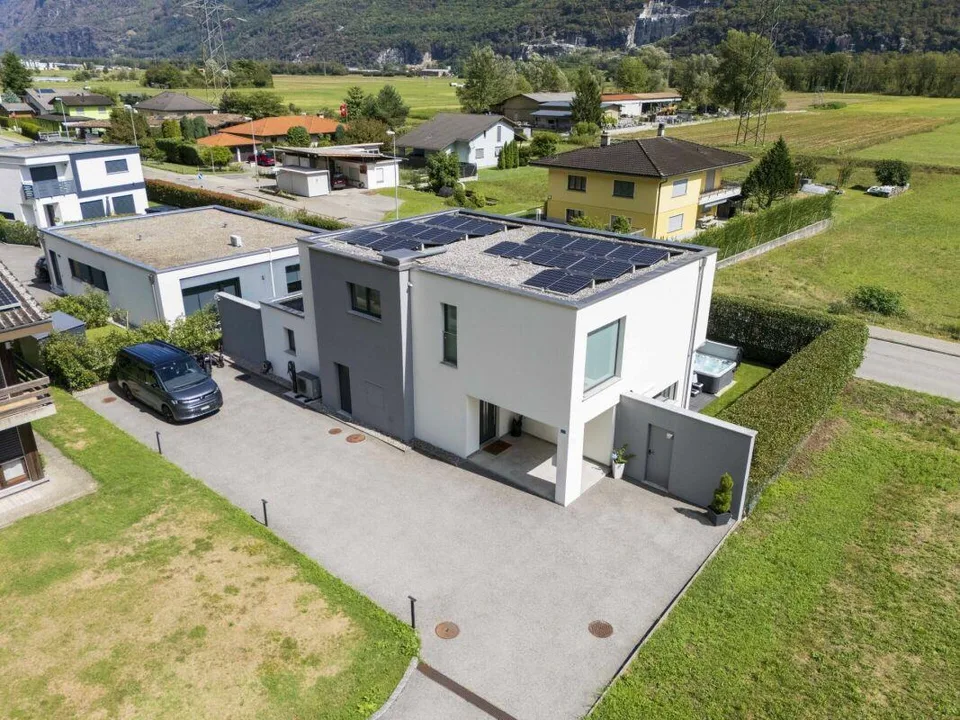 Wir verkaufen eine moderne und komfortable Villa mit Garten – Foto 15 von 15