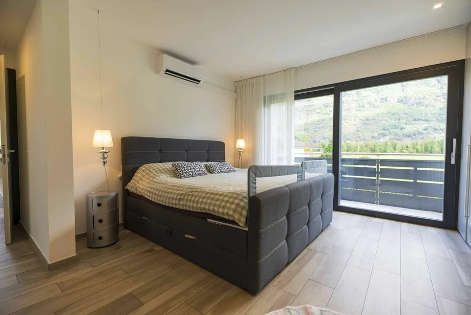 Vendiamo villa moderna e confortevole con giardino – Foto 12 von 15