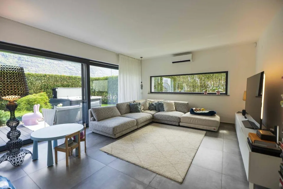 Vendiamo villa moderna e confortevole con giardino – Foto 3 von 15