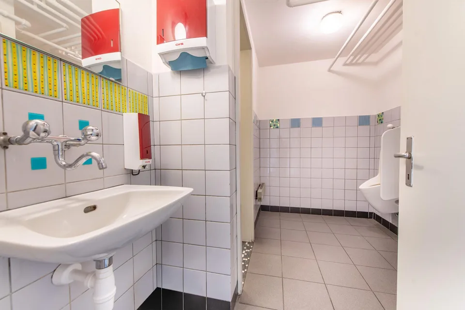 Wo Wohnen auf Gewerbe trifft - Vielseitige Liegenschaft mit Restaurant & Lagergebäude – Foto 11 von 13