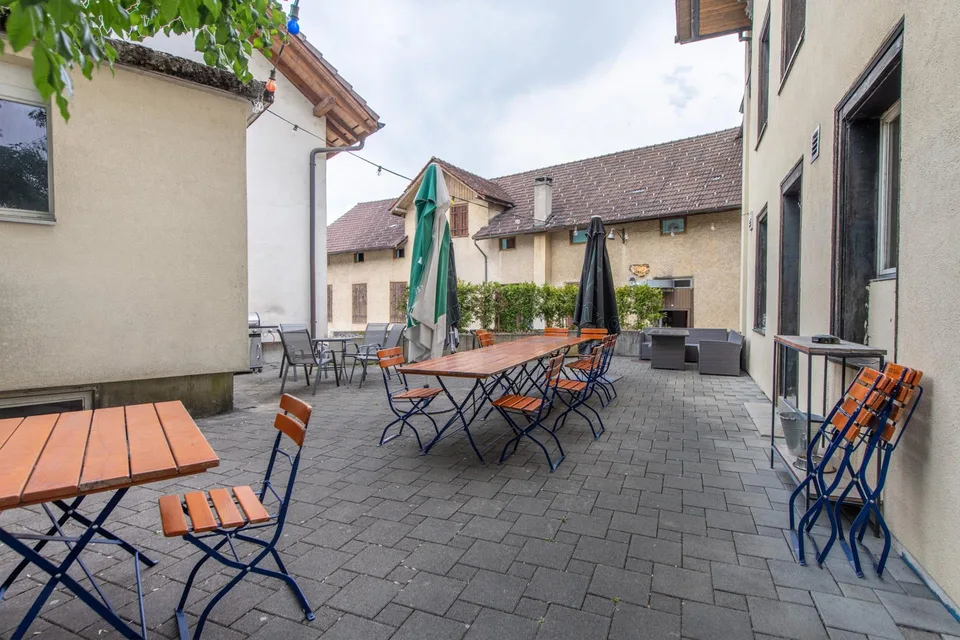 Wo Wohnen auf Gewerbe trifft - Vielseitige Liegenschaft mit Restaurant & Lagergebäude – Foto 9 von 13