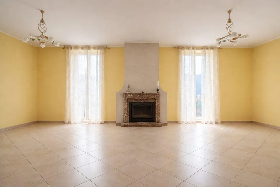 Ampia casa plurifamiliare con autorimessa a Balerna – Foto 2 von 13