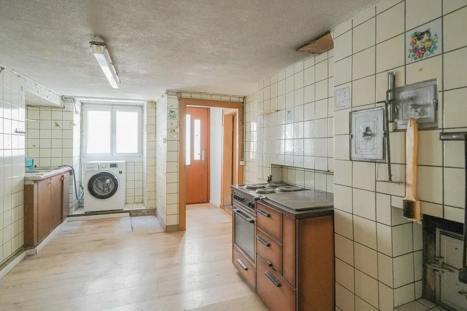 Propriété avec beaucoup d'espace, d'entourage et de potentiel d'expansion – photo 3 sur 13
