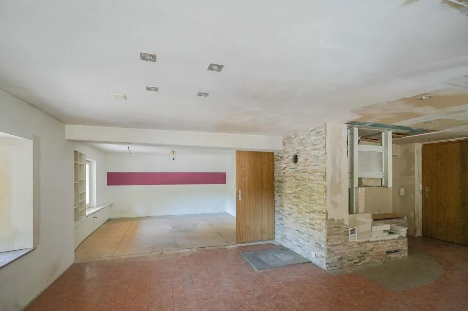 Propriété avec beaucoup d'espace, d'entourage et de potentiel d'expansion – photo 5 sur 13