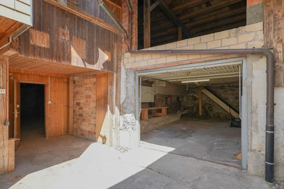 Propriété avec beaucoup d'espace, d'entourage et de potentiel d'expansion – photo 7 sur 13