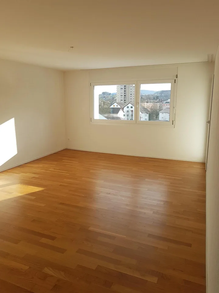4.5 Zimmerwohnung mit grossem Balkon