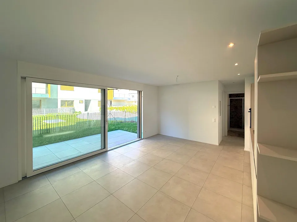 Appartamento moderno 2.5 locali con giardino privato a Lumino (TI)