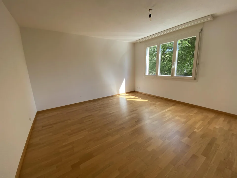 Preiswerte 3.5-Zi. Wohnung an zentraler Lage im Grünen