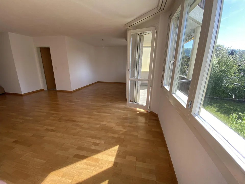 Preiswerte 3.5-Zi. Wohnung an zentraler Lage im Grünen