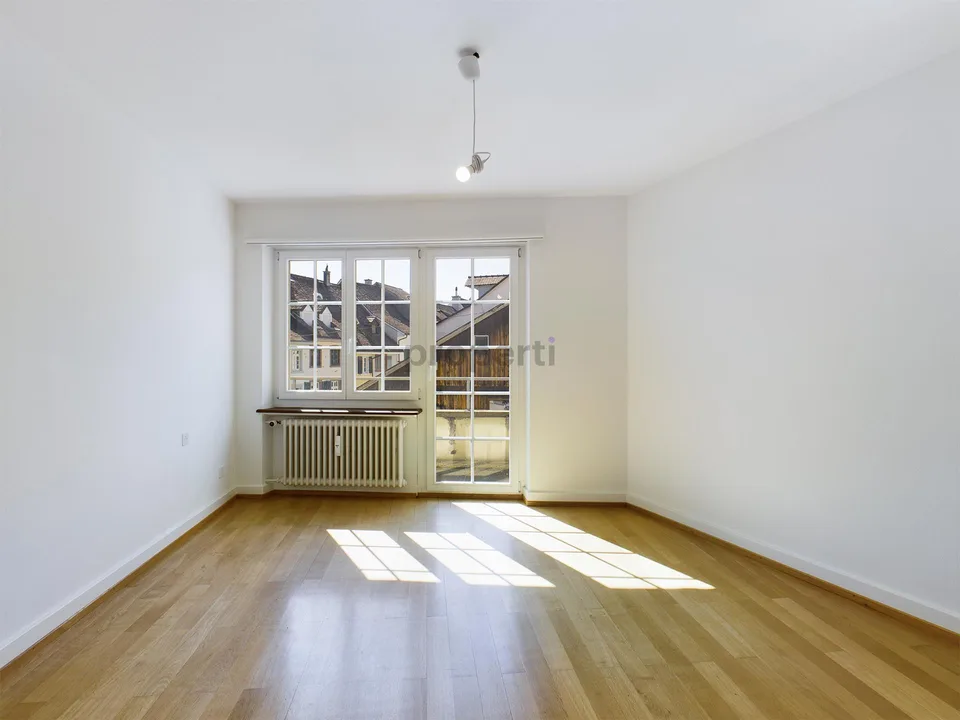 Moderne Küche, Balkon und gemeinsame Dachterrasse