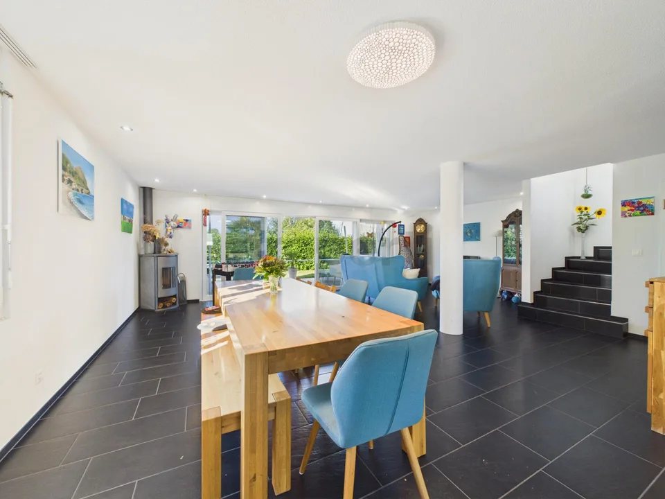 RESERVIERT Freistehendes Einfamilienhaus von 2012: Modulare Fussbod... – Foto 5 von 27