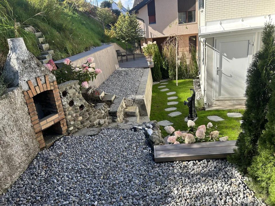 Modern home with in-law suite – photo 7 of 15