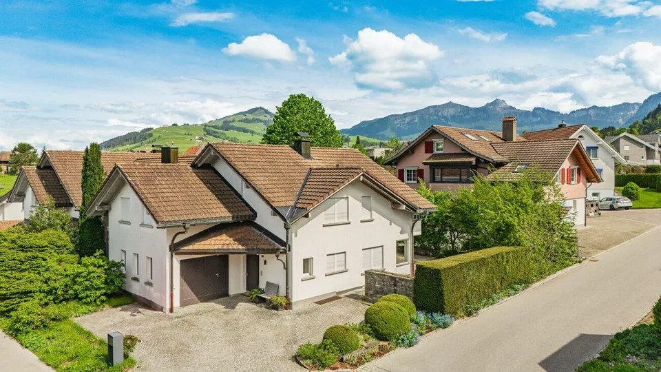 Grosses 6.5-Zimmer-Doppeleinfamilienhaus an bevorzugter Wohnlage - ... – Foto 11 von 14