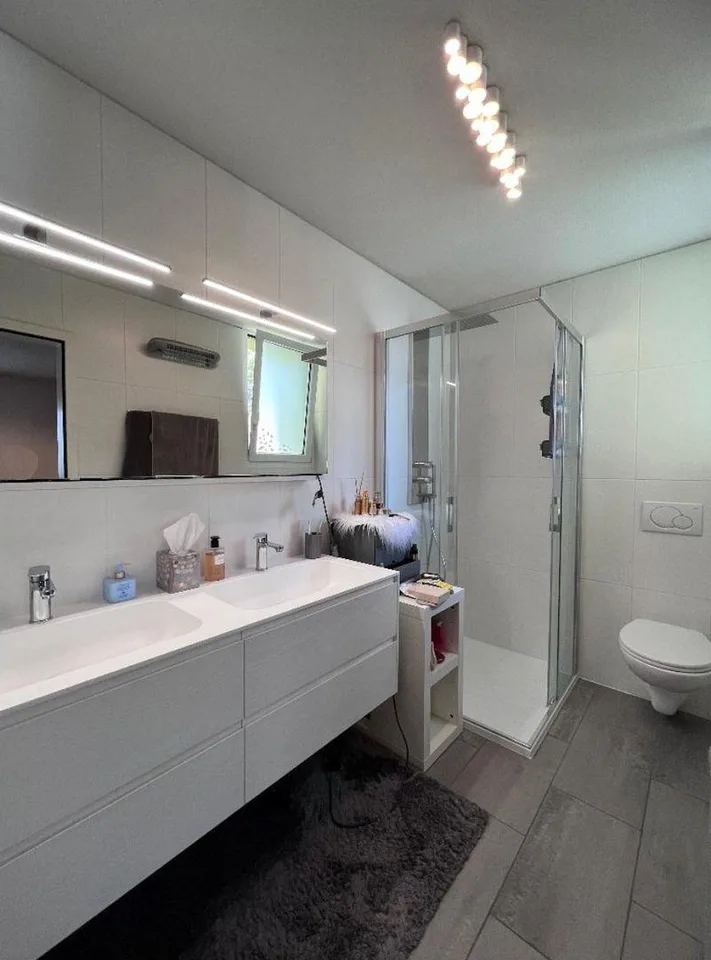 Attika-Duplex in Solduno – grosszügige Räume, Galerie und zwei Balk... – foto 4 di 5