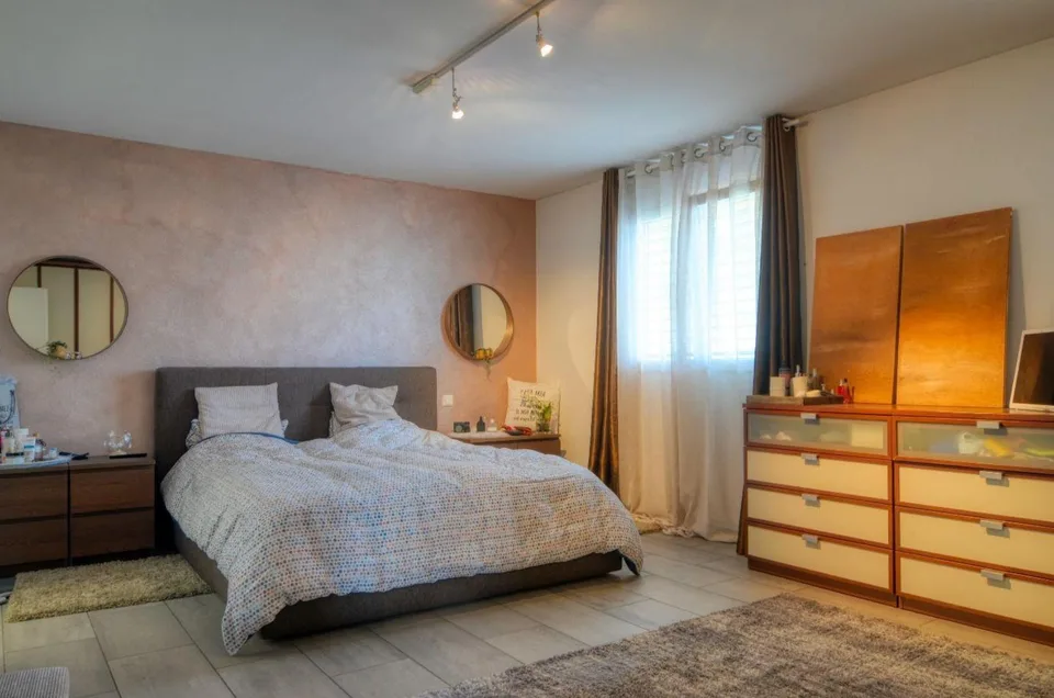 Attika-Duplex in Solduno – grosszügige Räume, Galerie und zwei Balk... – foto 3 di 5