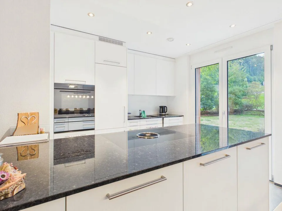 Bright garden apartment in a family-friendly residential area