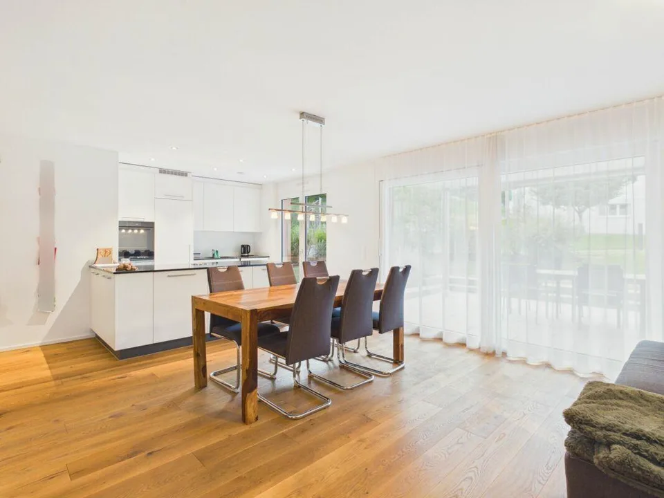 Bright garden apartment in a family-friendly residential area