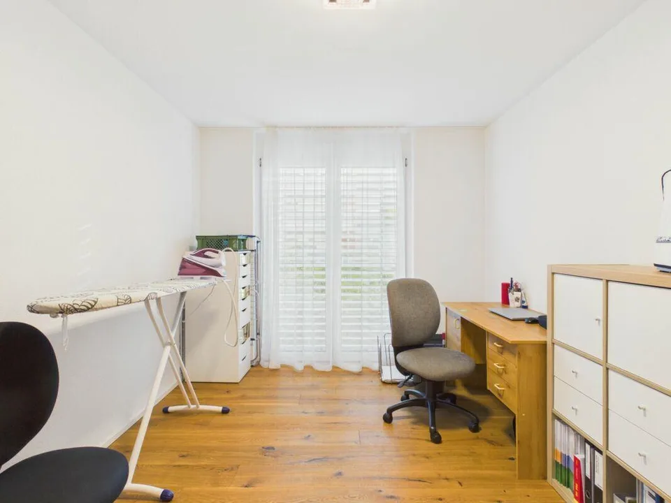 Bright garden apartment in a family-friendly residential area