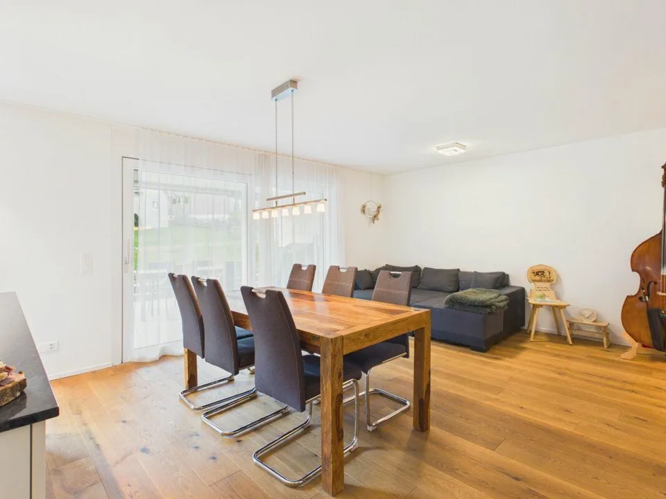 Bright garden apartment in a family-friendly residential area