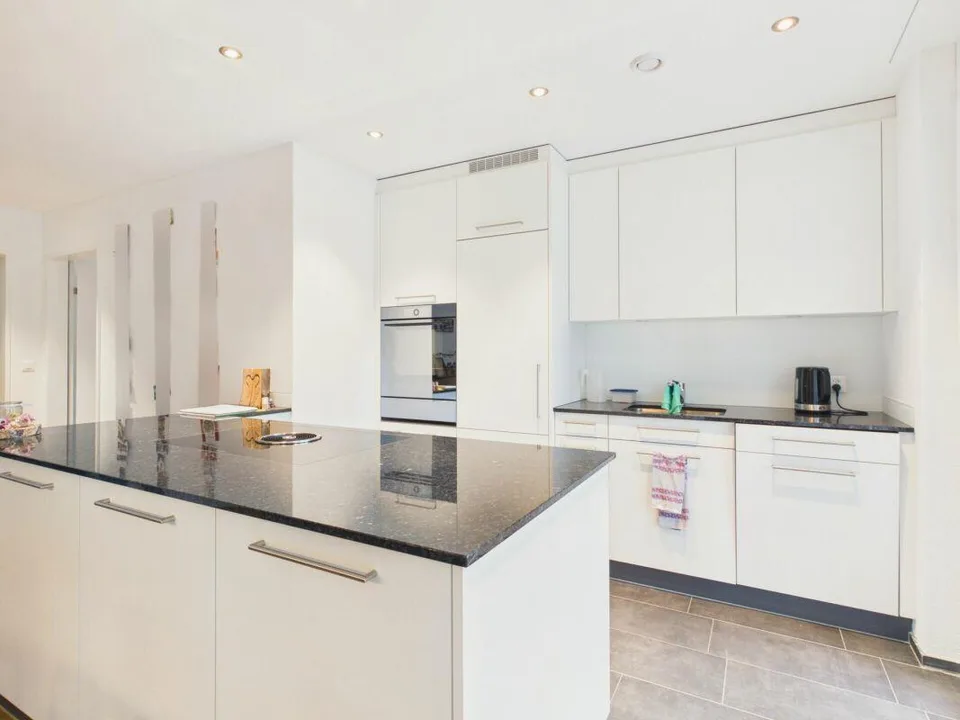Bright garden apartment in a family-friendly residential area