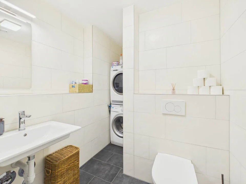 Bright garden apartment in a family-friendly residential area