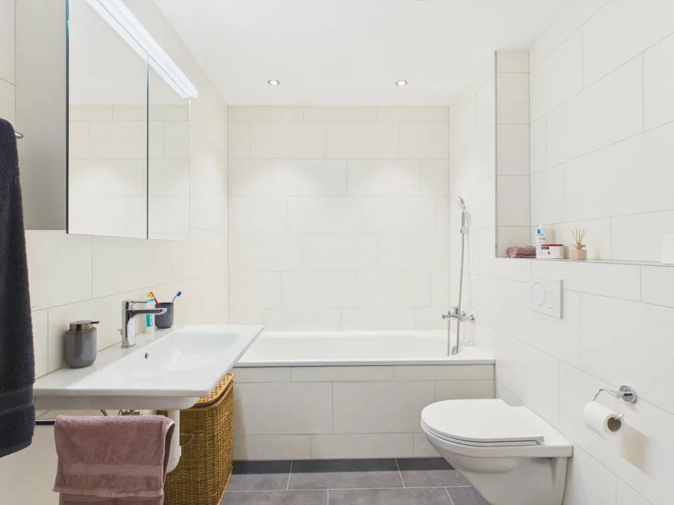 Bright garden apartment in a family-friendly residential area